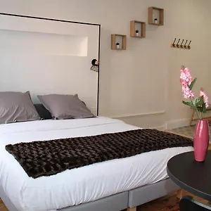 cocon-de-lyon-charpennes-jacuzzi-et-petit-dejeuner-inclus.hotels-rhonealpes.com/